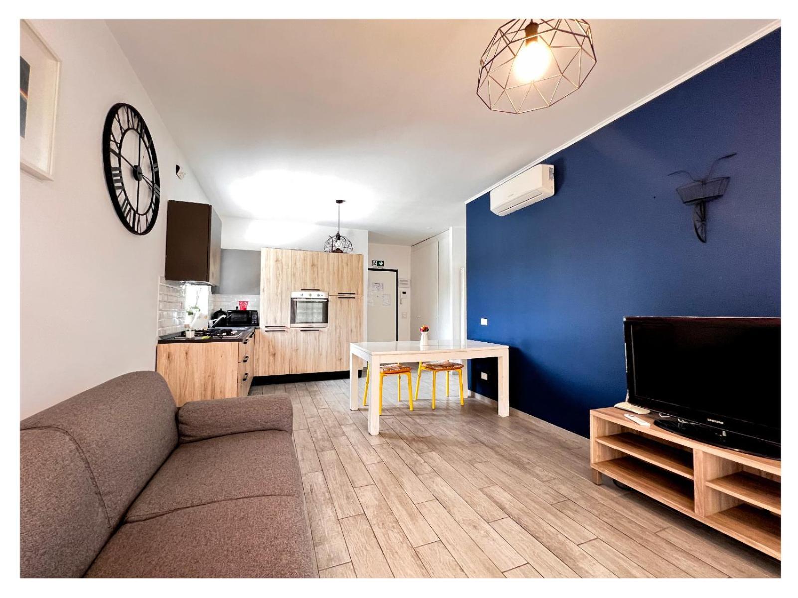 Terry Columbus Apartment Rom